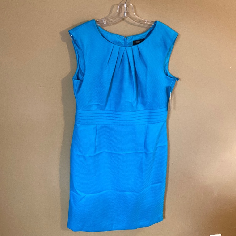 NWT turquoise size 12 Tahari sleeveless dress. Zip back. Lined.